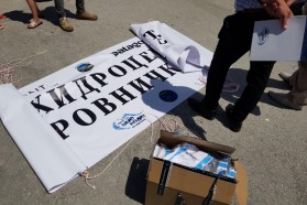 Nordmazedonien: Vertreter lokaler Gemeinden und Naturschutzorganisationen demonstrierten gemeinsam, um ihre klare Botschaft an Investoren und Entscheidungsträger zu verkünden: "Stoppt das Wasserkraftwerk an der Zirovnicka"